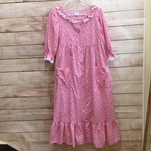 VINTAGE CAROLE PEASANT STYLE‎ ROBE IN PINK AND WHITE FLORAL